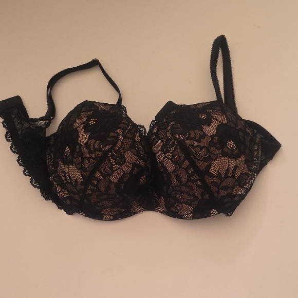 Victoria's Secret Black Lace Underwire Bra - Picture 1 of 4